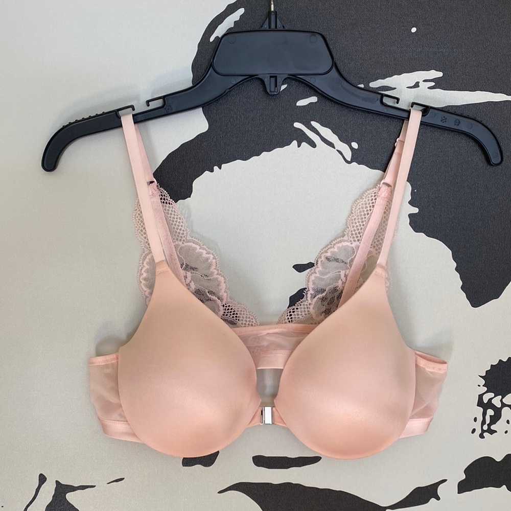 Lacy Pale Pink Front Close Bra - 36B
